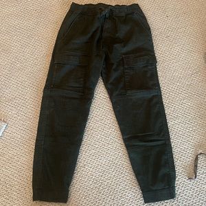 Levi’s Cargo Half Jogger Pants